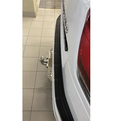 Фаркоп с открытой оцинкованной балкой и накладкой из нержавеющей стали на Toyota LС 300 2021- - фото 47752