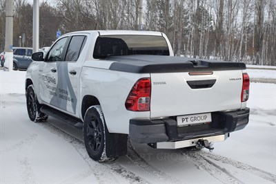 ТСУ /съемный квадрат/ с НЕРЖ накладкой TOYOTA Hilux 2015- - фото 71116